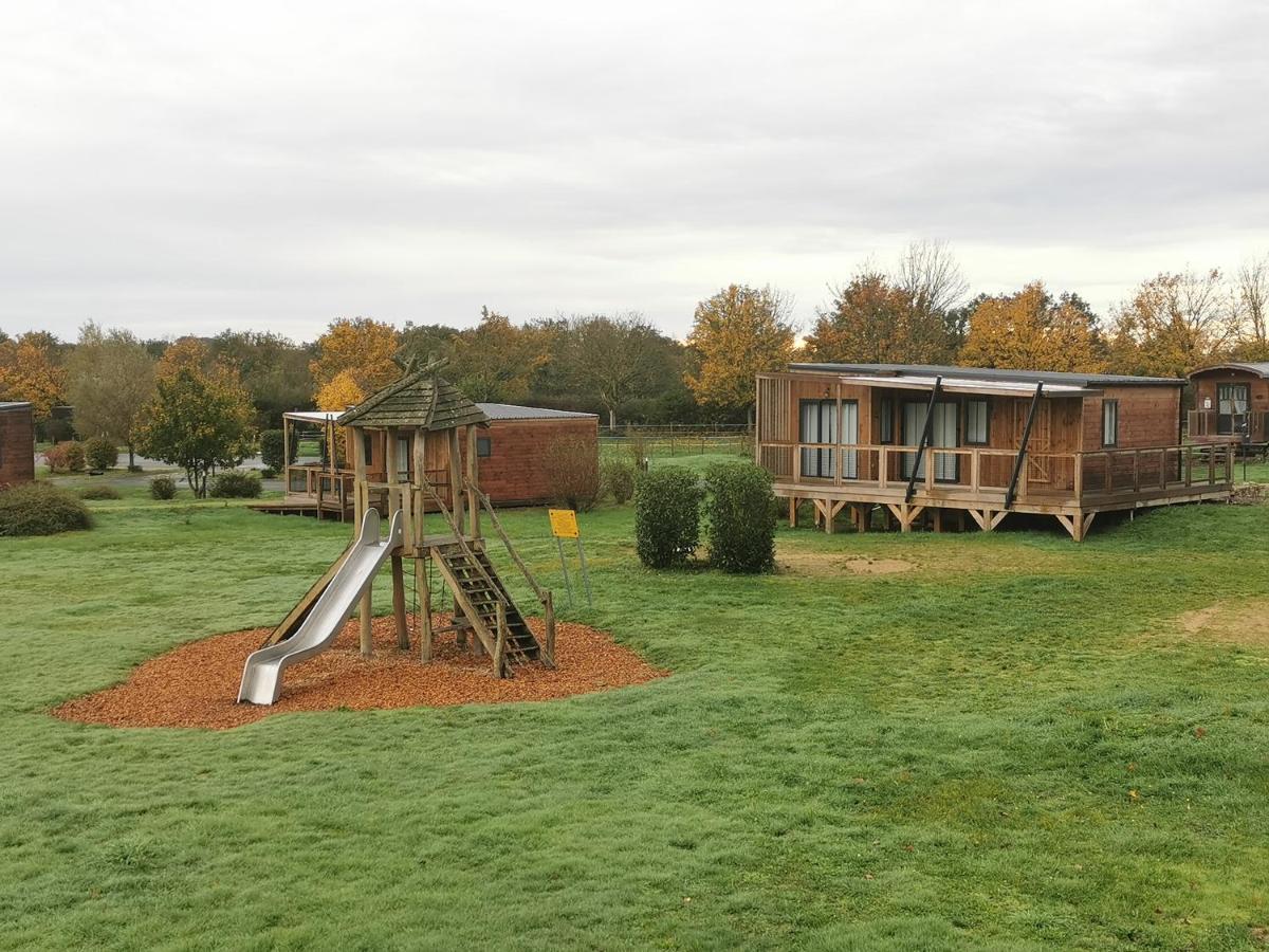 Le Village De Cottages - Le Pole Du Cheval Et De L'Ane Lignières Exteriér fotografie